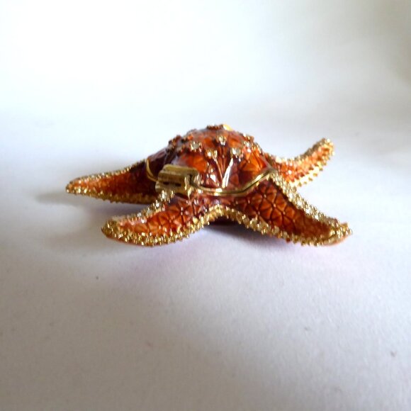 KINGSPOINT DESIGNS ENAMELED BEJEWELED STARFISH TRINKET BOX & NECKLACE (NEW BOX) - Picture 8 of 16